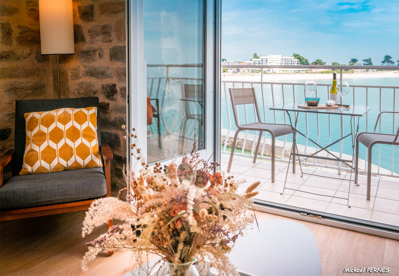 R F 236 LARMOR PLAGE SPACIEUX TYPE 2 AVEC 3 BALCONS PLEINE VUE MER R F 236 LARMOR PLAGE SPACIEUX TYPE 2 AVEC 3 BALCONS PLEINE VUE MER
